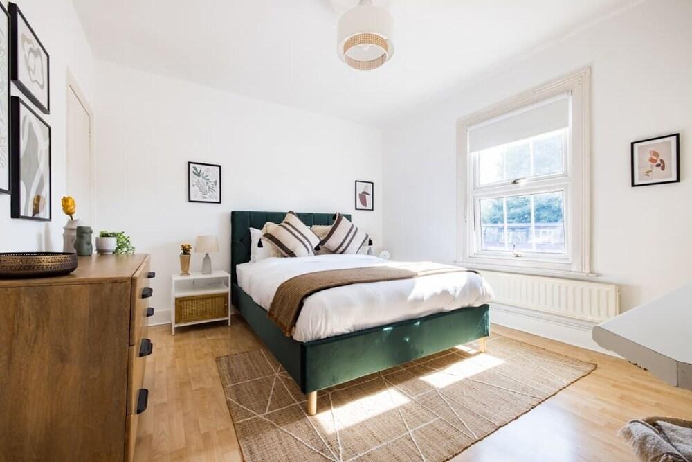 The Reading Wonder - Stunning 2bdr Flat With Parking
