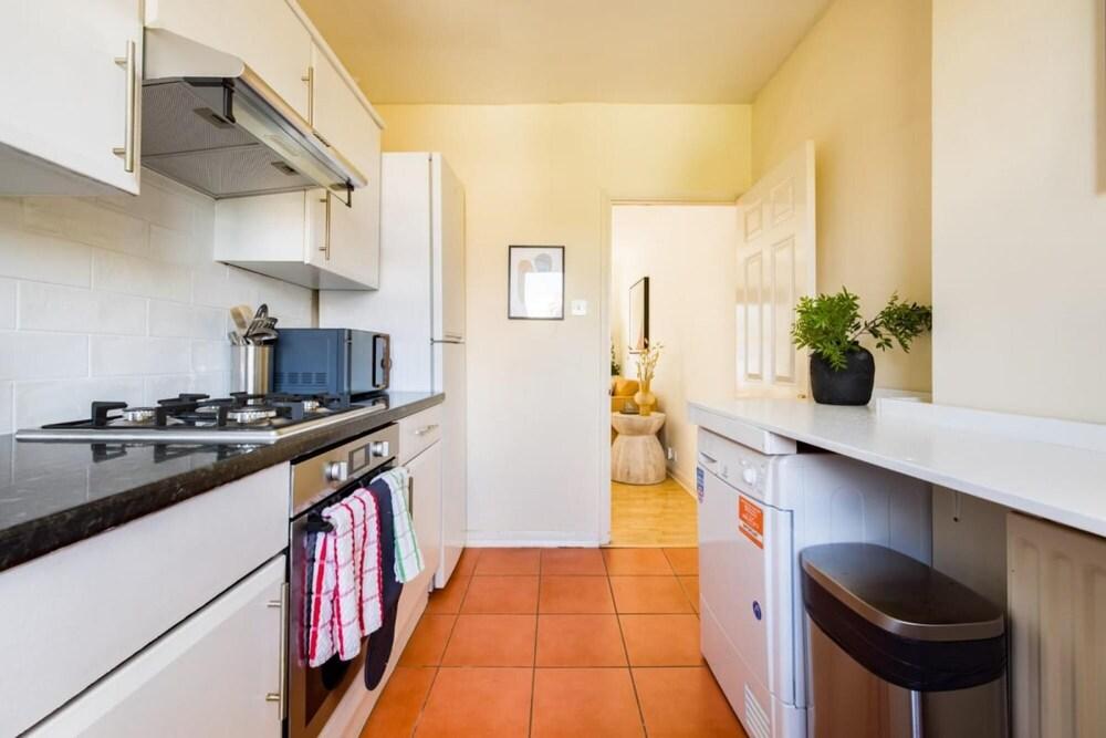 The Reading Wonder - Stunning 2bdr Flat With Parking