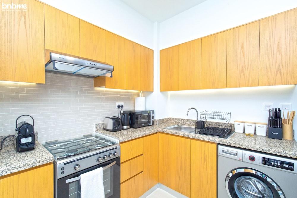 1B-Bellevue Tower 2-1902 by bnbme homes