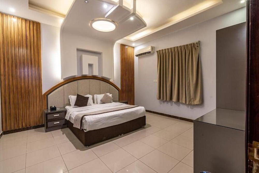 Casa Suites Al Munsiyah