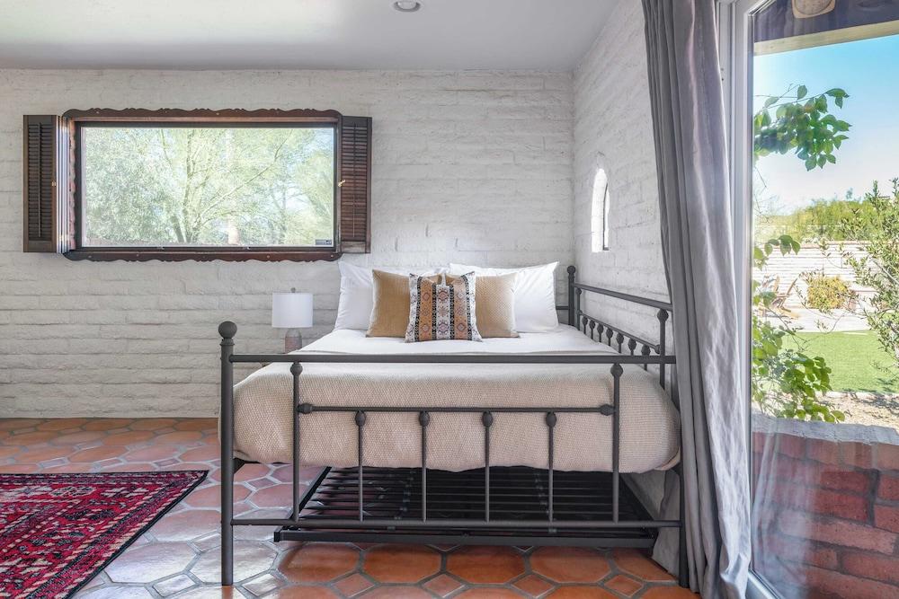 Charming 5bdr Hacienda w/ Pool, Fire Pit, Billiards La Casona by Avantstay