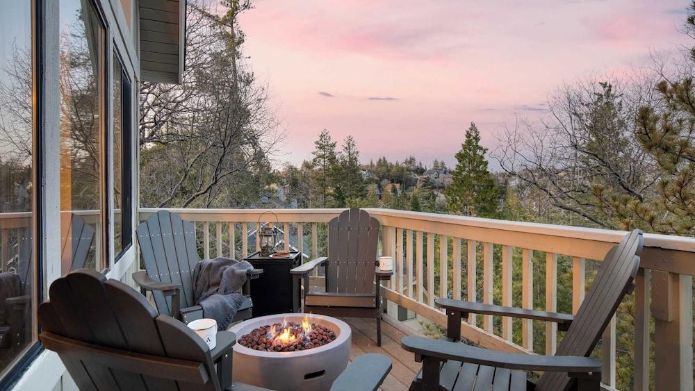 Pollock by Avantstay Stunning Views w/ Movie Room, Hot Tub, Game Room & Large Balcony