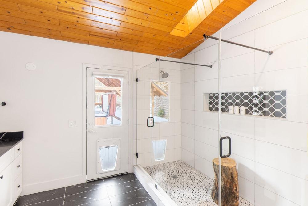 Cinnamon by Avantstay Gorgeous Cabin in Big Bear w/ Hot Tub & Fire Pit!