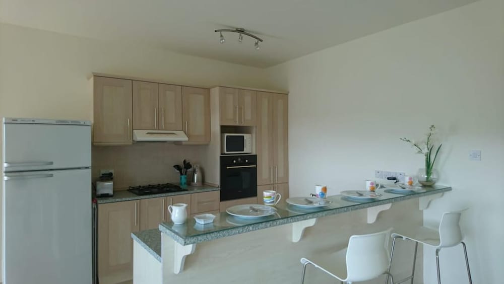 Penthouse-5 Guests-balcony-aircon-parking