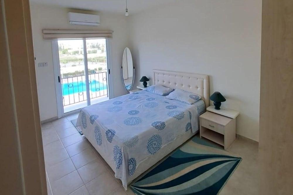 Penthouse-5 Guests-balcony-aircon-parking