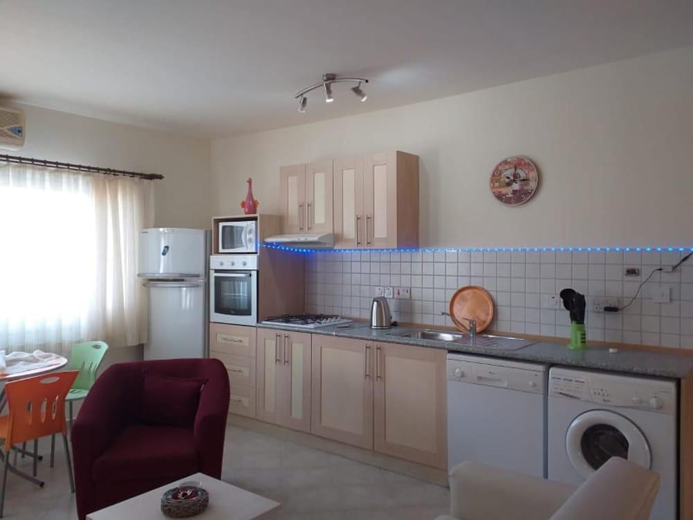 Sunrise Beach Club-sleeps 6-aircon-sea View