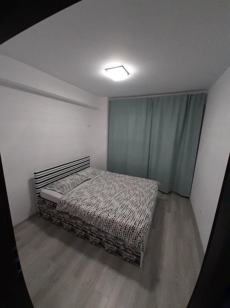 Stunning Green Studio 43