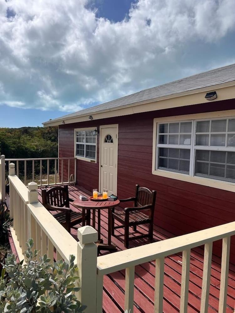 Cheerful Waterfront Cottage