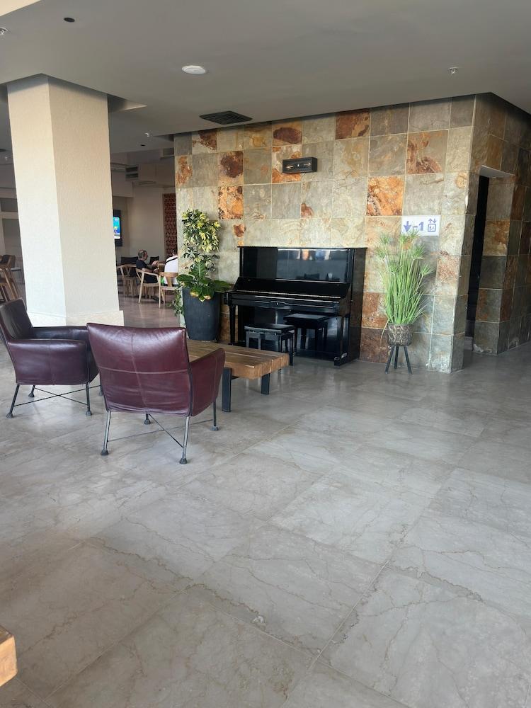 Comfort Hotel and Spa - Adults Only