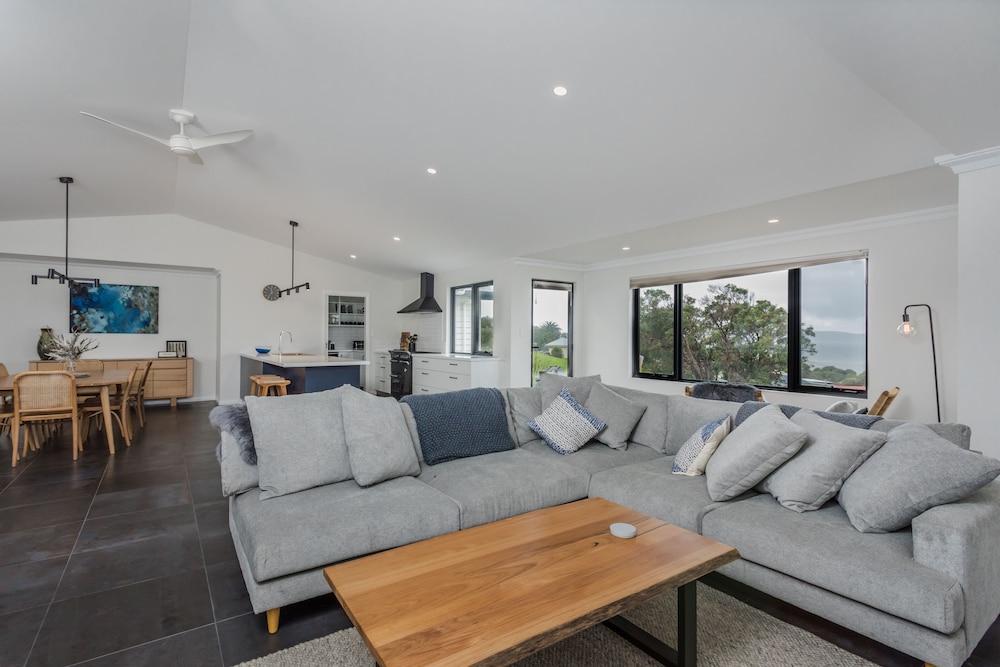 Vancouver's End by the BnB Collection