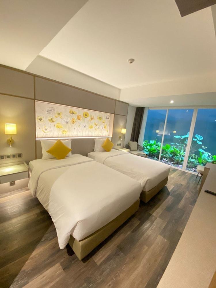 Arshika Bali Sunset Road