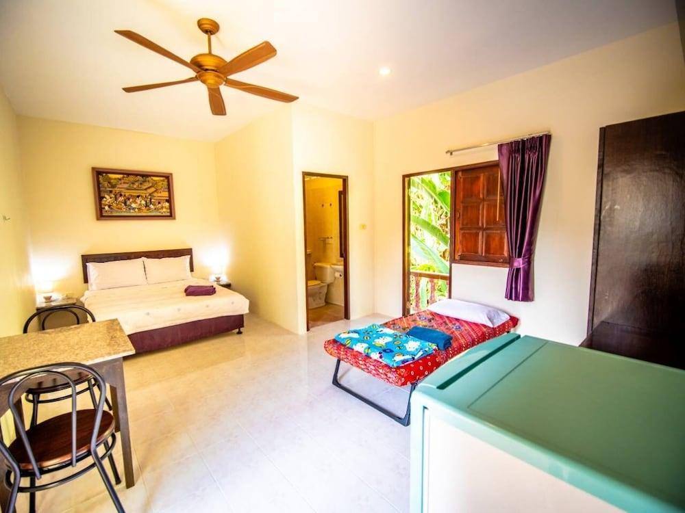 Baan Muchshima Hostel Phuket