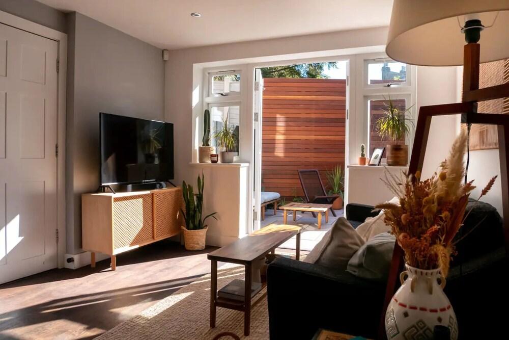 Stylish 1 Bedroom Flat in Clapton