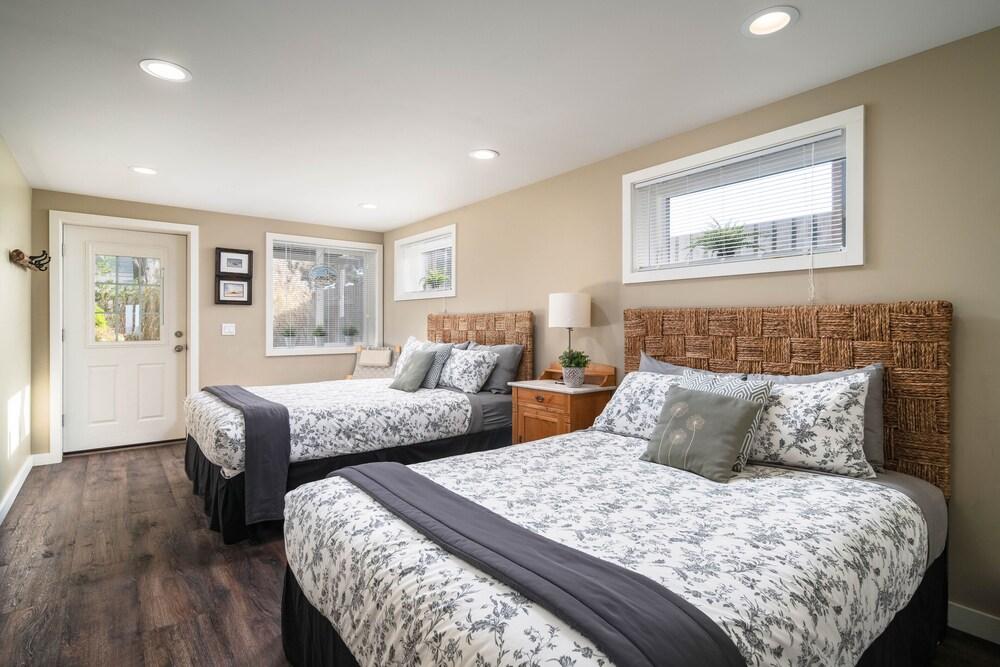 Stone's Throw by Avantstay Gorgeous Oceanfront Home on Manzanita Beach!