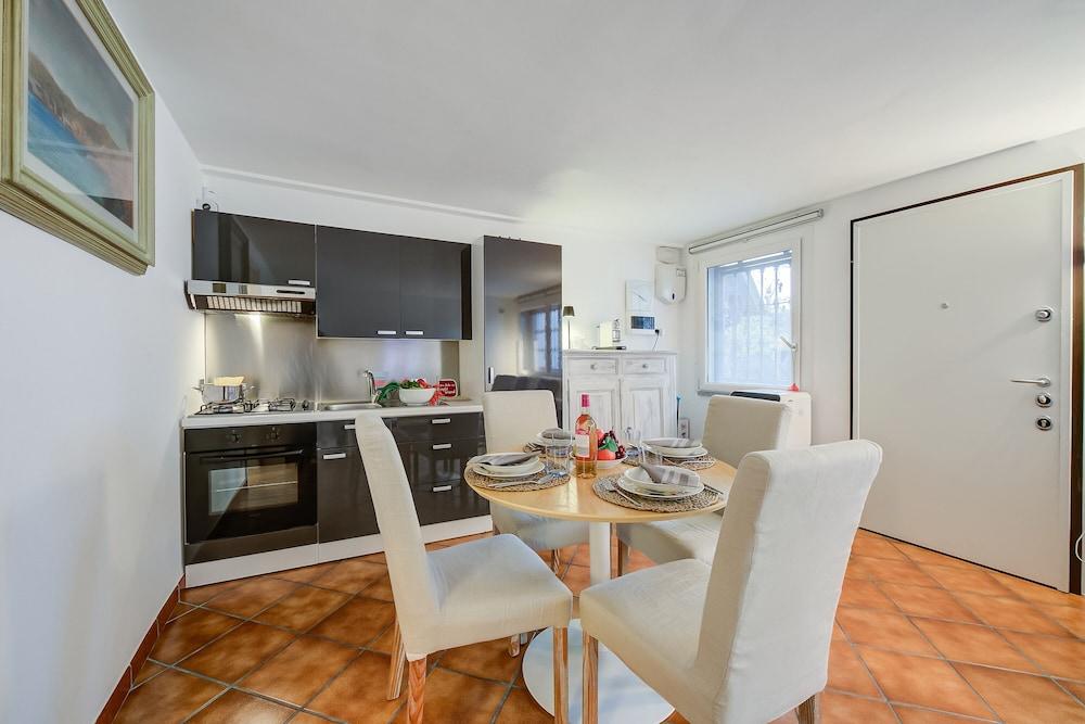 Red Door Apartment Private Terrace