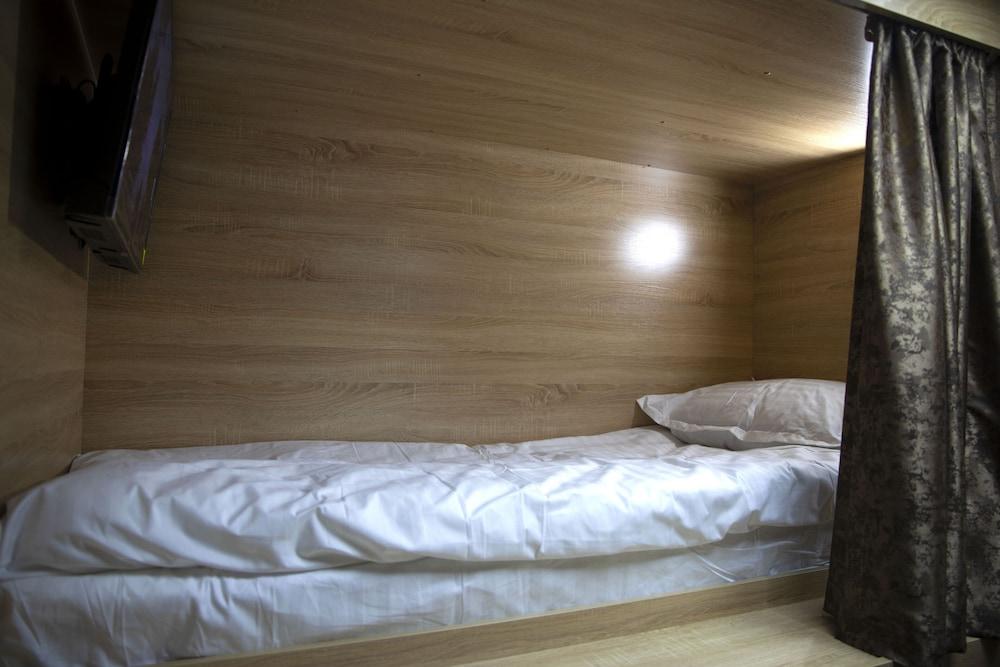 Sanor Capsule Hotel - Hostel