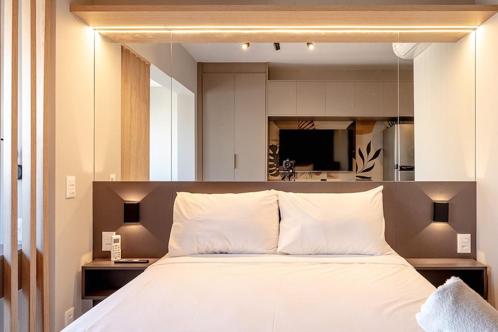 Studio com piscina aq. na Bela Vista