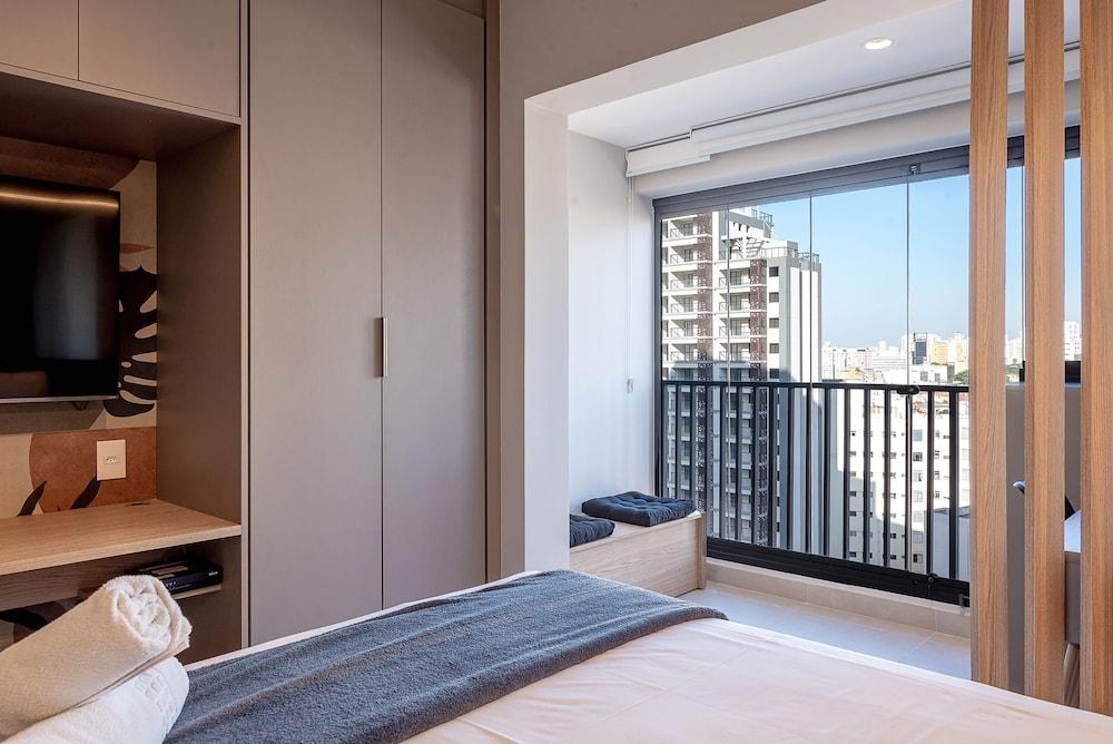 Studio com piscina aq. na Bela Vista