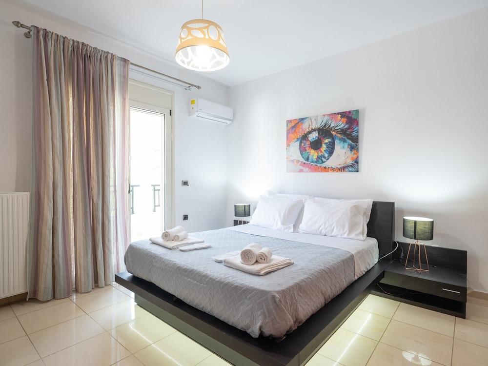 Grey House by Checkin