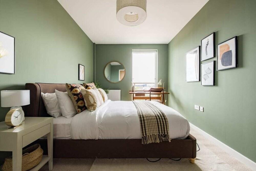 The Limehouse Classic - Endearing 2bdr Flat With Balcony