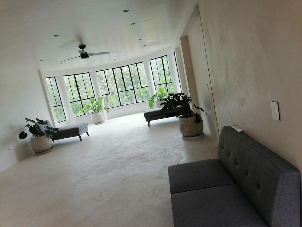 Jungle Mansion & Cuisine