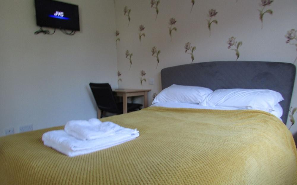 Spacious Detached Bungalow With Ample Parking