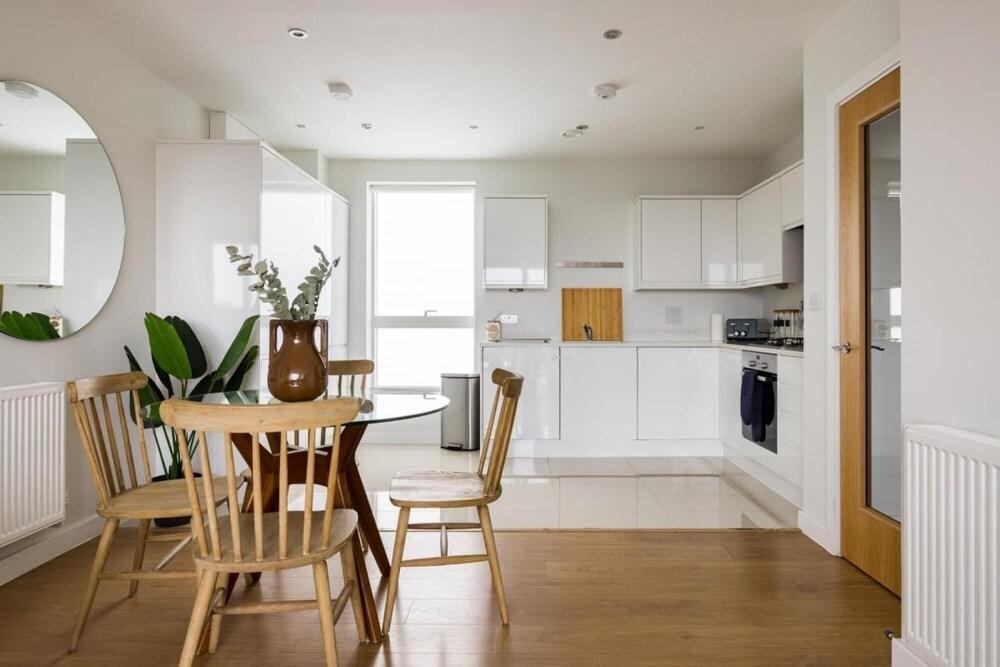 The Limehouse Classic - Endearing 2bdr Flat With Balcony