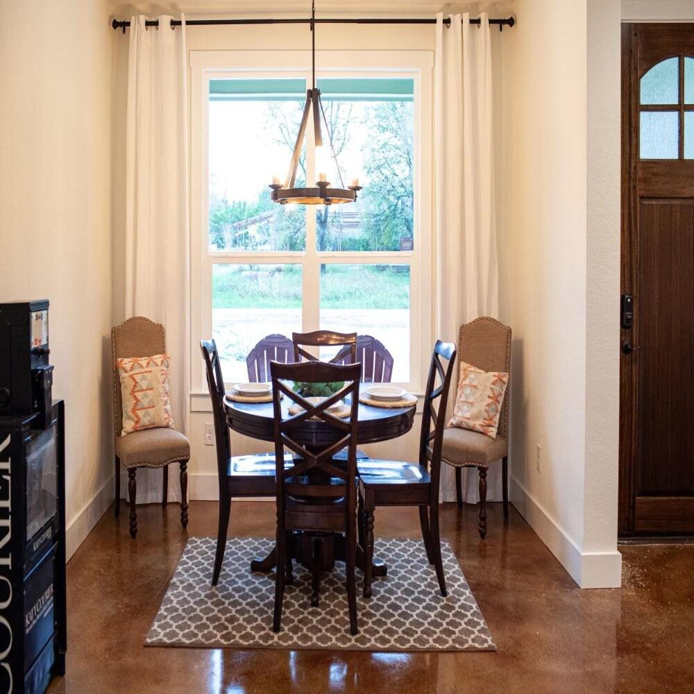 Cherry Street Cottage RR 1072