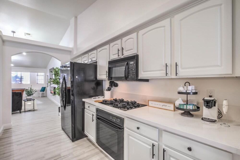 Chateau Sunset - Stunning 4BR 3bth With Private Pool SPA Mountain Views