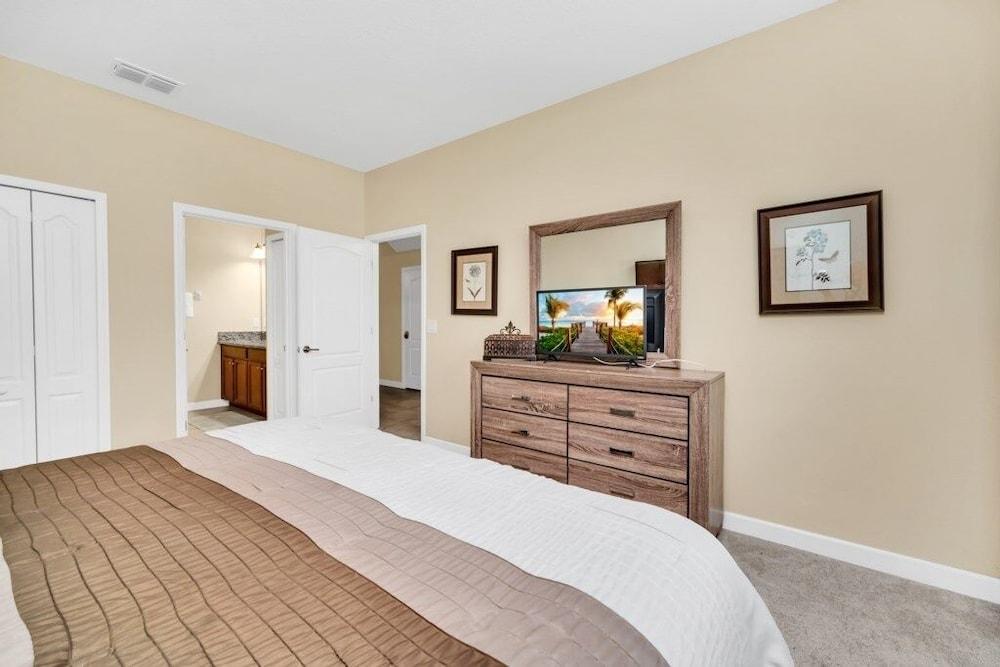 1471rolling 6 Bedroom Villa