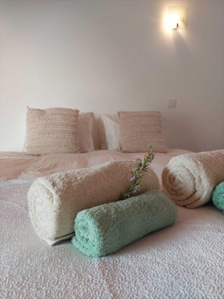 Stunning 8-bed Villa in Estoi