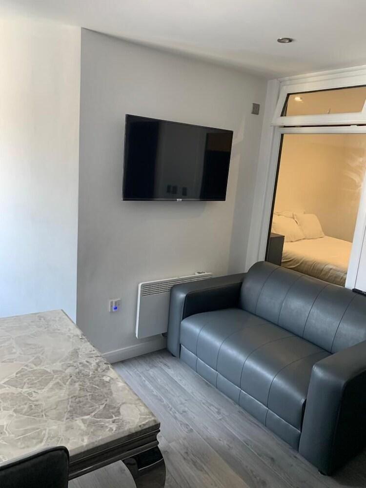 Budget Aparts Bradford