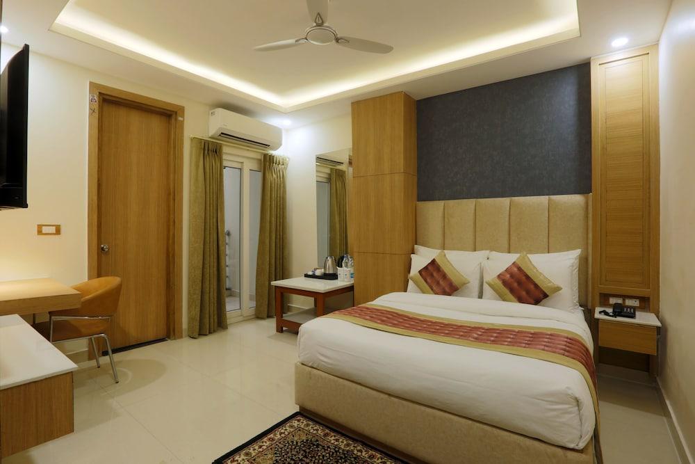 Hotel Sakura by Maps, GURGAON