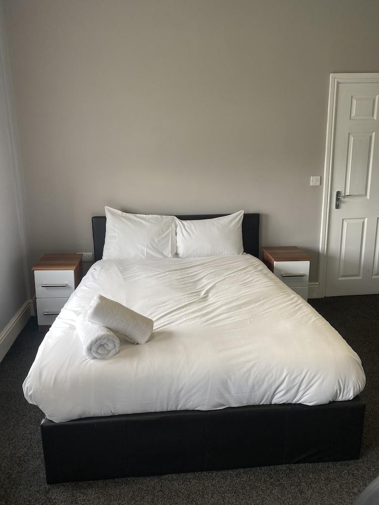 Extra Large Six Bed Six Bath Townhouse