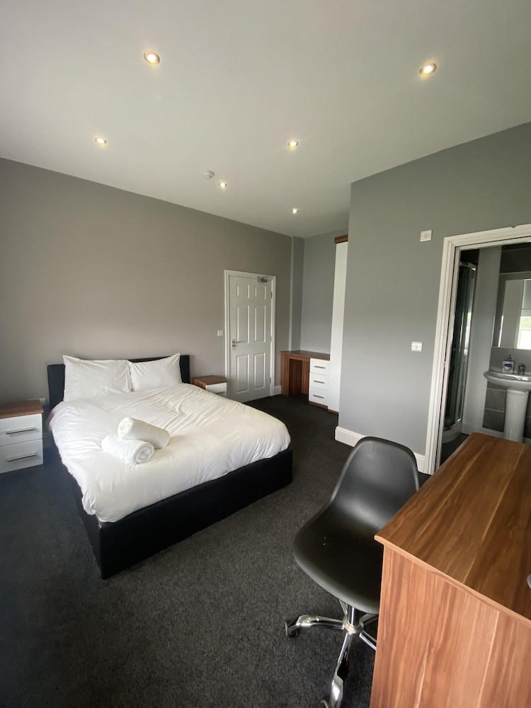 Extra Large Six Bed Six Bath Townhouse