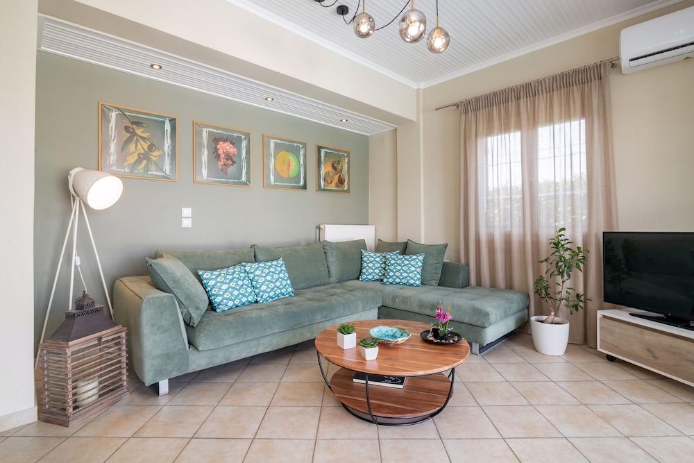 Madini Luxury Villa With Private Pool