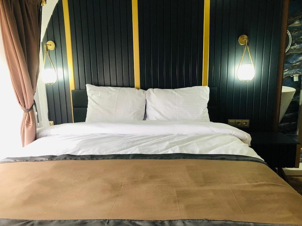 Crystal Snow Butik Hotel