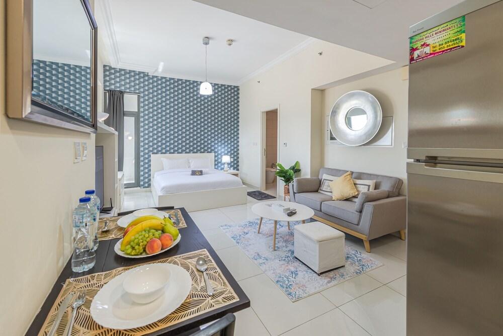 Marco Polo - Elegant Studio with Panoramic City Views