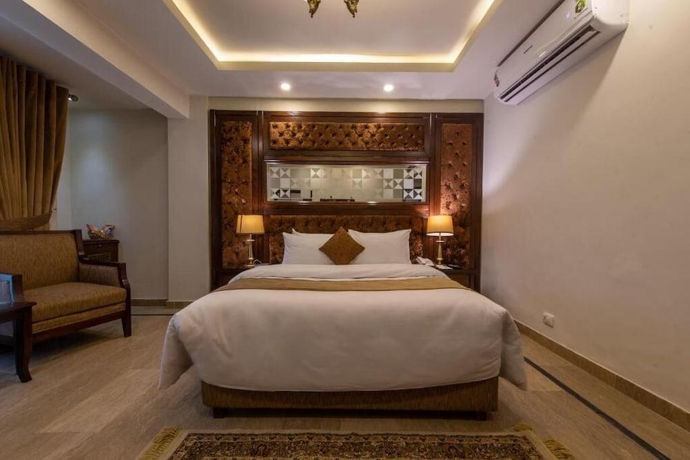 Envoy Continental Hotel, Blue Area, Islamabad