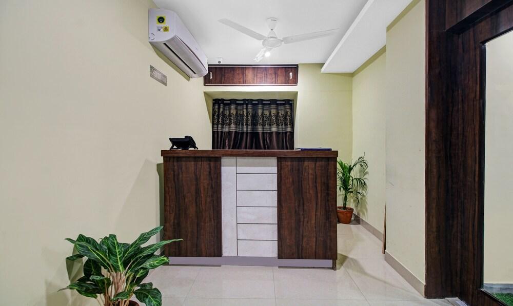 Itsy by Treebo - Park Central