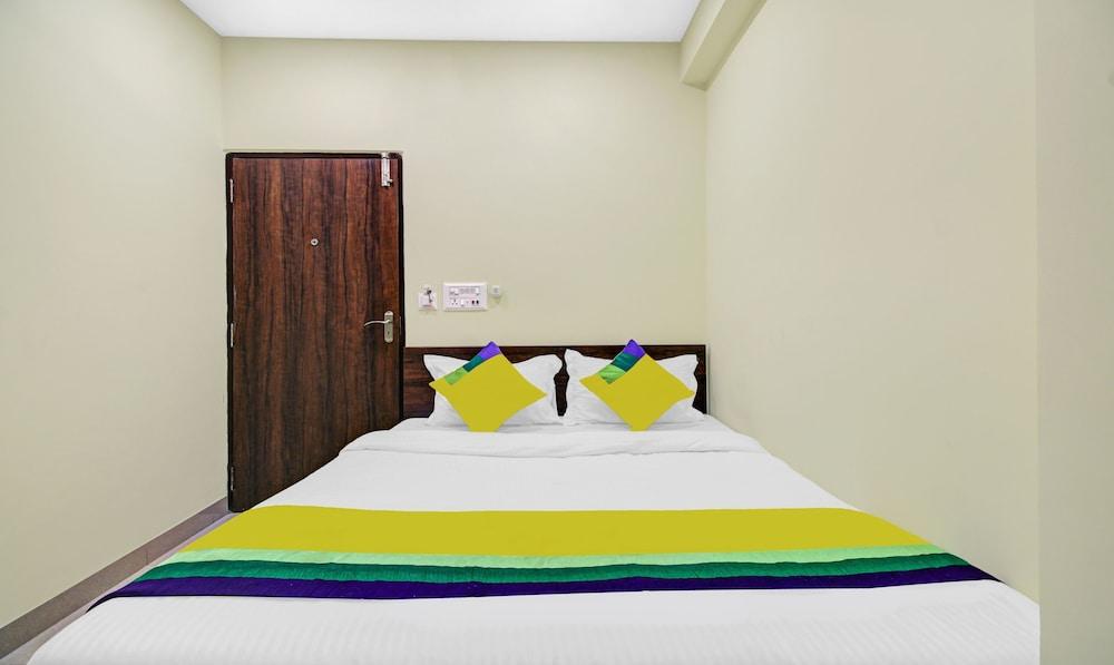 Itsy by Treebo - Park Central