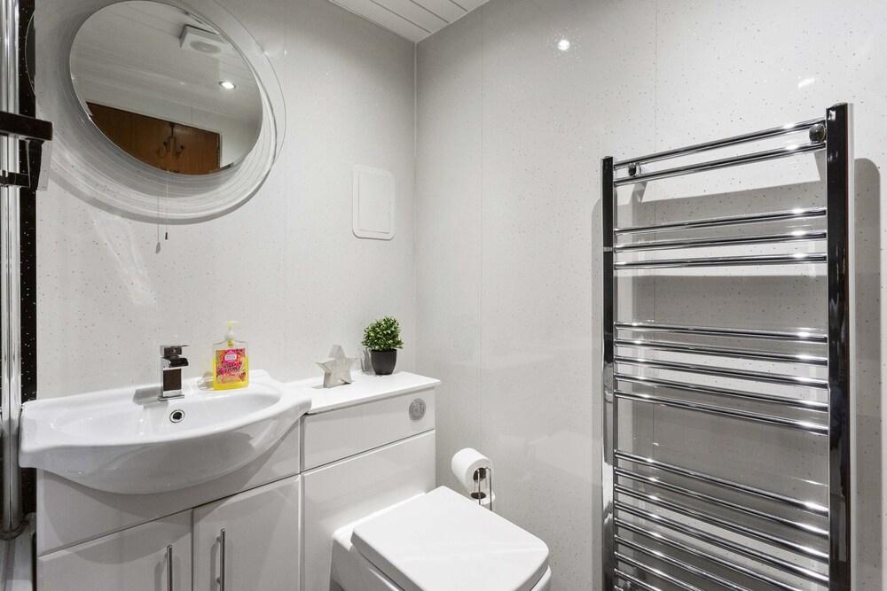 Stylish 1 Bedroom Apartment-ground Floor