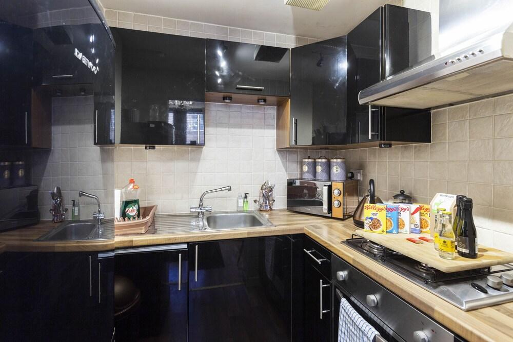 Stylish 1 Bedroom Apartment-ground Floor