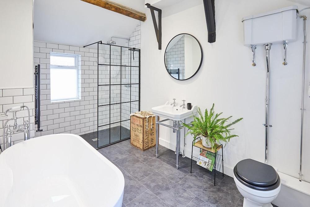 Host Stay 2 College Square