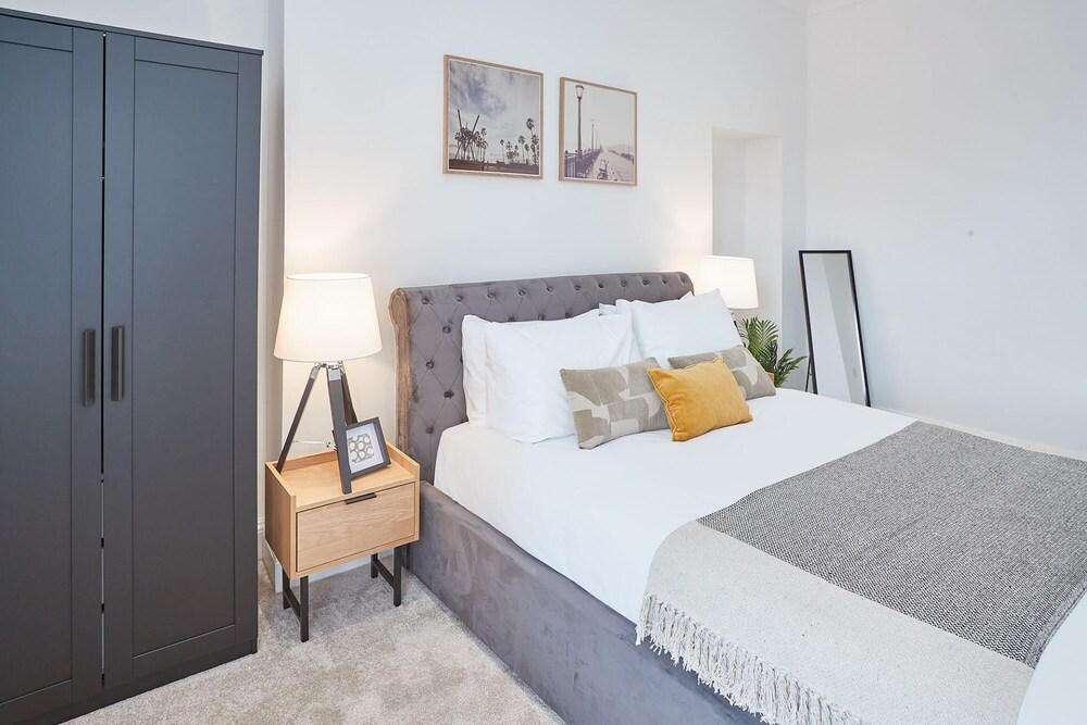 Host Stay Anchors Away