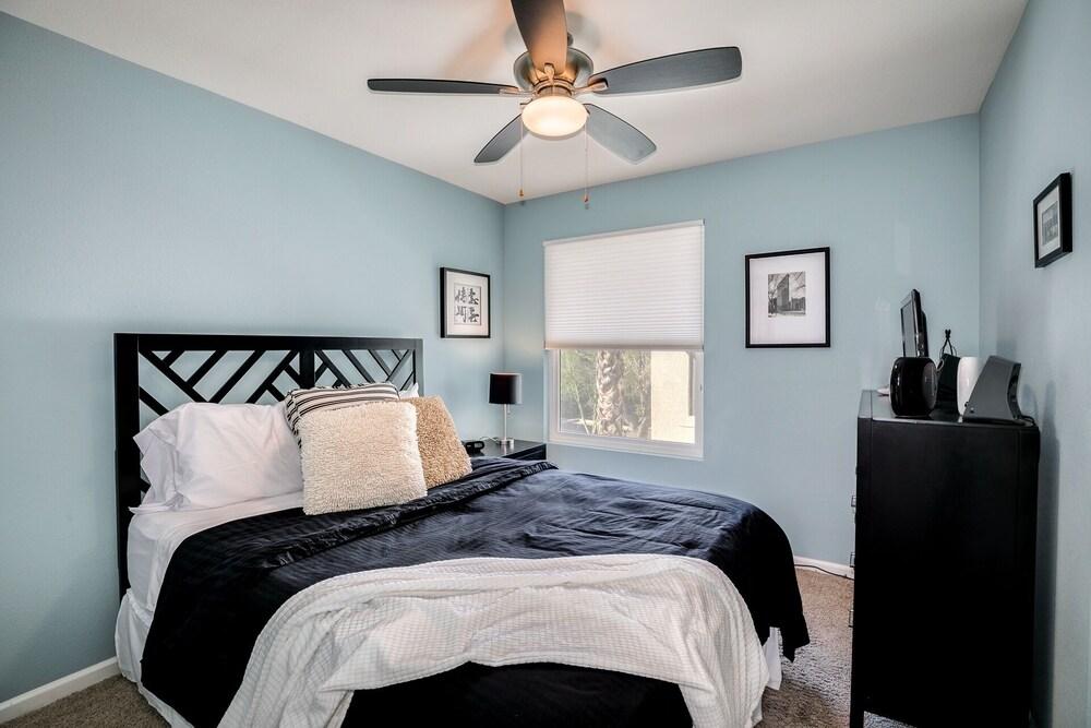 Golf Community Townhouse With Amenities Galore! 2 Bedroom Condo by Redawning