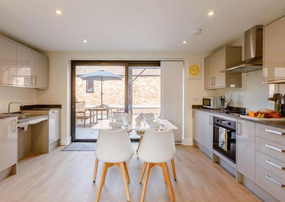 Roe Cottage - Disabled Adapted - 2 bed - hot tub