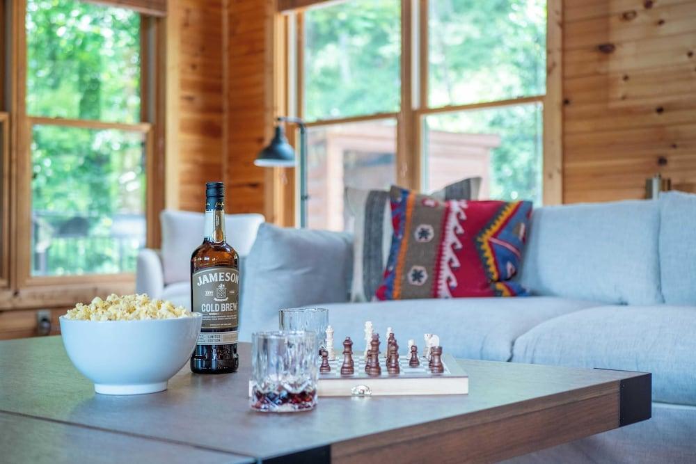 Hickory Ridge by Avantstay Sleeps 20! Incredible Private Elevated Cabin