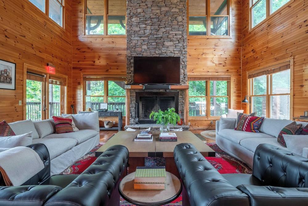 Hickory Ridge by Avantstay Sleeps 20! Incredible Private Elevated Cabin