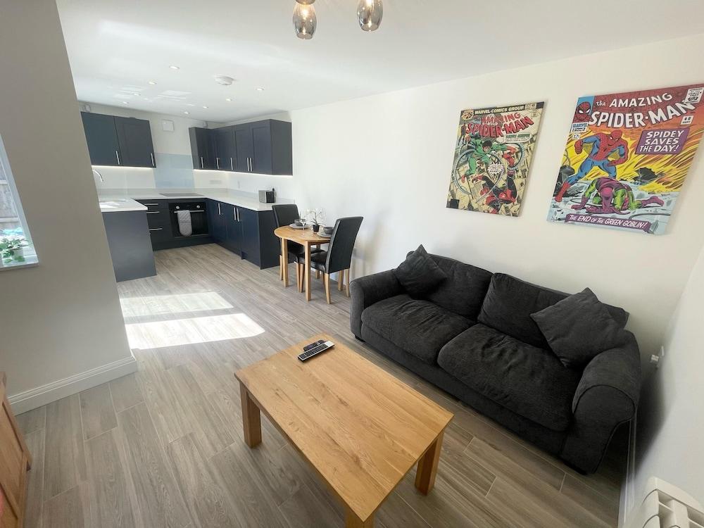 Beautiful Private Detached 1-bed Bungalow